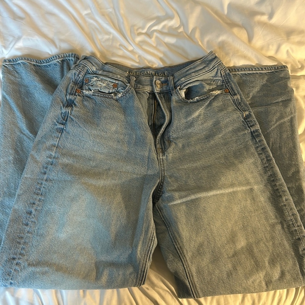 american eagle light/med wash jeans